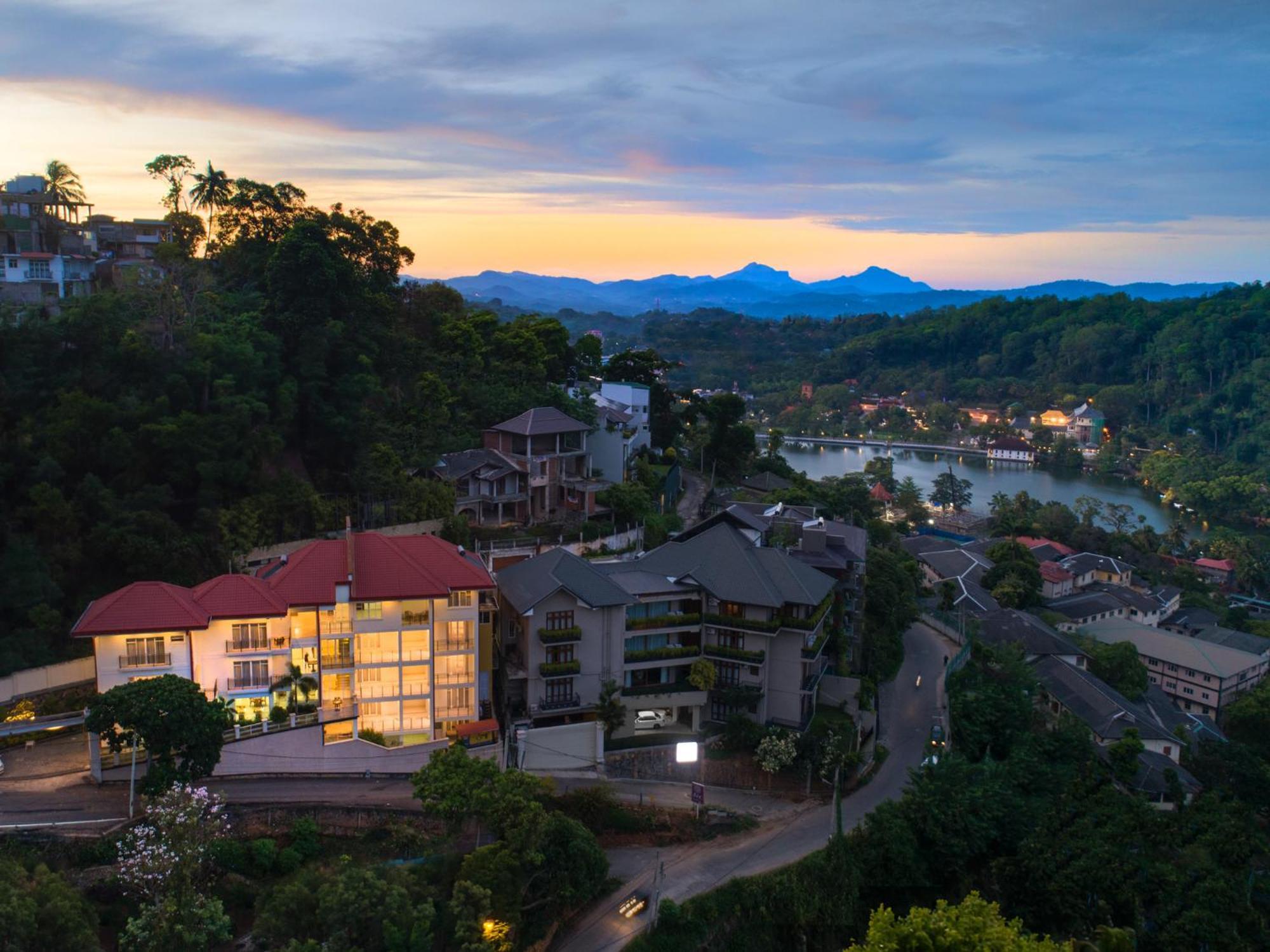 Hotel Cassendra Kandy Exterior photo